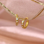 Earrings Hug Clicker