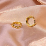 Earrings Hug Clicker